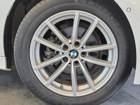BMW 3 Serie 318i Executive Navigatie Clima Cruise PDC LM 157 PK! 24 Maanden garantie* (Vraag naar de voorwaarden)