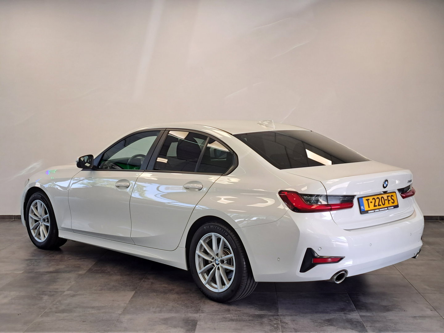 BMW 3 Serie 318i Executive Navigatie Clima Cruise PDC LM 157 PK! 24 Maanden garantie* (Vraag naar de voorwaarden)