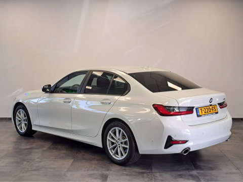 BMW 3 Serie 318i Executive Navigatie Clima Cruise PDC LM 157 PK! 24 Maanden garantie* (Vraag naar de voorwaarden)