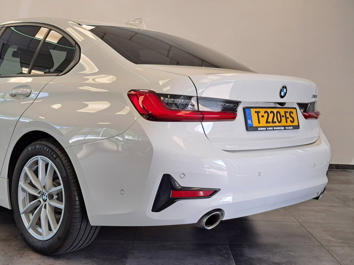 BMW 3 Serie 318i Executive Navigatie Clima Cruise PDC LM 157 PK! 24 Maanden garantie* (Vraag naar de voorwaarden)