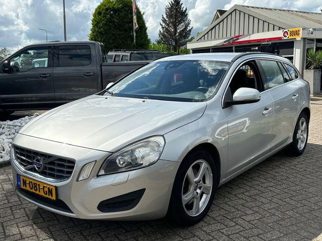 Volvo V60 - 2.0 D3 5-Cilinder Automaat 2012 Grijs 163 PK
