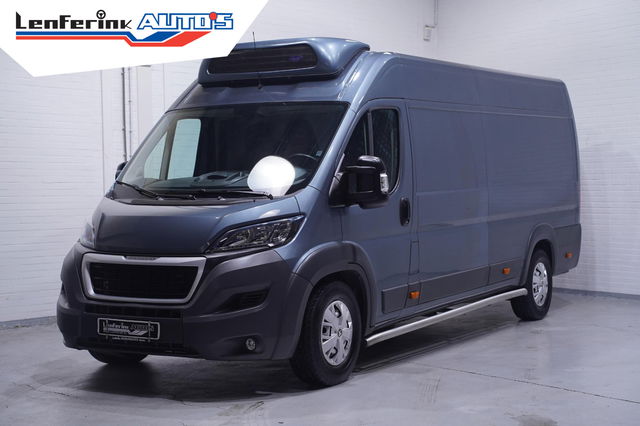 Peugeot Boxer - 2.0 BlueHDI 165 pk L4H2 Koel-Vries Auto Dag/Nacht Navi, Camera, Trekhaak, Airco, Sidebars, 3-Zits
