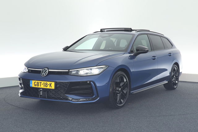 Volkswagen Passat - Variant 1.5 eTSI 150pk DSG R-Line Business Black Style Trekhaak Camera Panoramadak Massage Stoelverwarming Navigatie