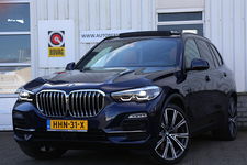 BMW X5 - xDrive45e High Executive Plug in hybride*Perfect BMW Onderh.*1ste Eig.*BTW*Luchtvering/Panodak/ACC/Individual interieur/H&K/HUD/Sfeer/Memorie/Dodehoek/Stoelkoeling/Stoelverw./LED/Apple Carplay-Android/Camera/Parkeersens.V+A/22 inch LM*
