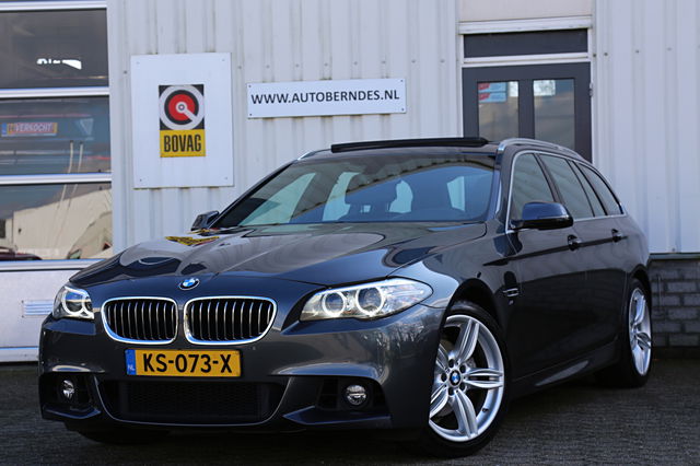 BMW 5 Serie - Touring 520i 184PK M Sport*NL-Auto*Pano/Comfortstoelen/Stoelverw./Memorie/Elek. Klep/Xenon/LED/M-Stuur/Parkeersens.V+A/19 inch LM*