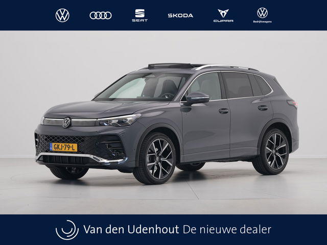 Volkswagen Tiguan - 1.5 eTSI R-Line Business Panorama Camera Navigatie Acc 36