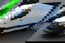 Mercedes-Benz Sprinter - 319 CDI 3.0 V6 L2H2 3500 kg Trekhaak, Geveerde stoelen, MBUX navigatie en camera