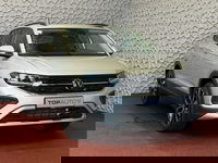 Volkswagen T-Cross - 2.056KM! 116PK (18'' R-LINE LMV) AFN.TREKHAAK CAMERA VIR.COCKPIT STOELVERW. ADAP.CRUISE LMV CARPLAY  r-line velgen  ✅Top Auto's Wijchen✅ 170 Nieuwe en bijna nieuwe Auto's met : Benzine /  PHEV / Plug in hybrid / Hybrid / Mild hybrid / HEV /Keuze uit  R-Li