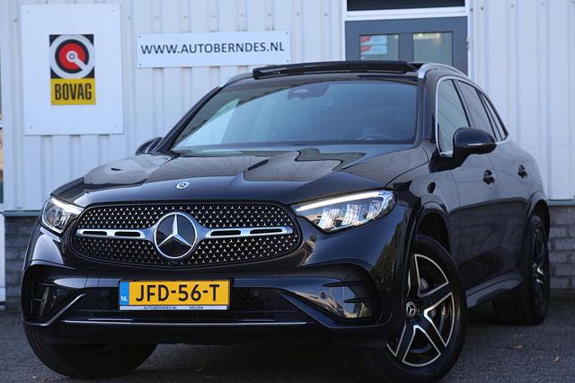 Mercedes-Benz GLC - 300e 4MATIC AMG Line Plug in PHEV*Perfect MB onderh.*Pano/Elek. Trekhaak/Stoelverw.V+A/Stuurverw./ACC/Camera/Memorie/Sfeer/Dodehoek/Parkeersens.V+A/19 inch LM*