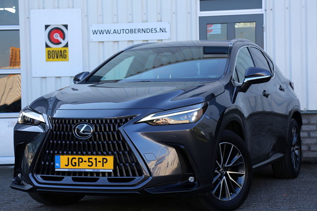 Lexus NX - 350h*Fabrieksg.t/m06-2032!*1ste Eig.*Perfect Lexus Onderh.*BTW*ACC/360Camera/Stoelverw./Stuurwielverw./Leder/Dodehoek/Apple Carplay-Android/Keyless Entry+Go/Parkeersens.V+A/18 inch LM*