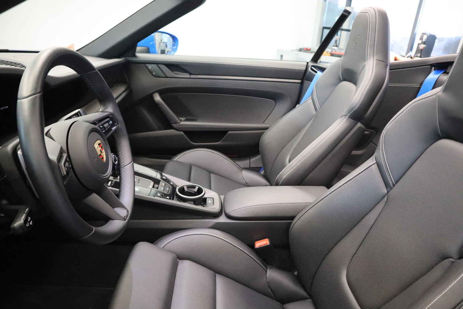 Porsche 911 Cabrio 3.0 Carrera 4 GTS Sport Chrono X- Sight NL Auto 480PK! Shark blue Dealer onderhouden 24 Maanden garantie* (Vraag naar de voorwaarden)