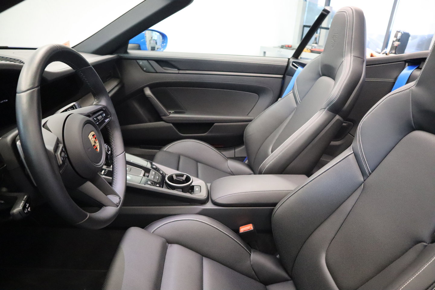 Porsche 911 Cabrio 3.0 Carrera 4 GTS Sport Chrono X- Sight NL Auto 480PK! Shark blue Dealer onderhouden 24 Maanden garantie* (Vraag naar de voorwaarden)