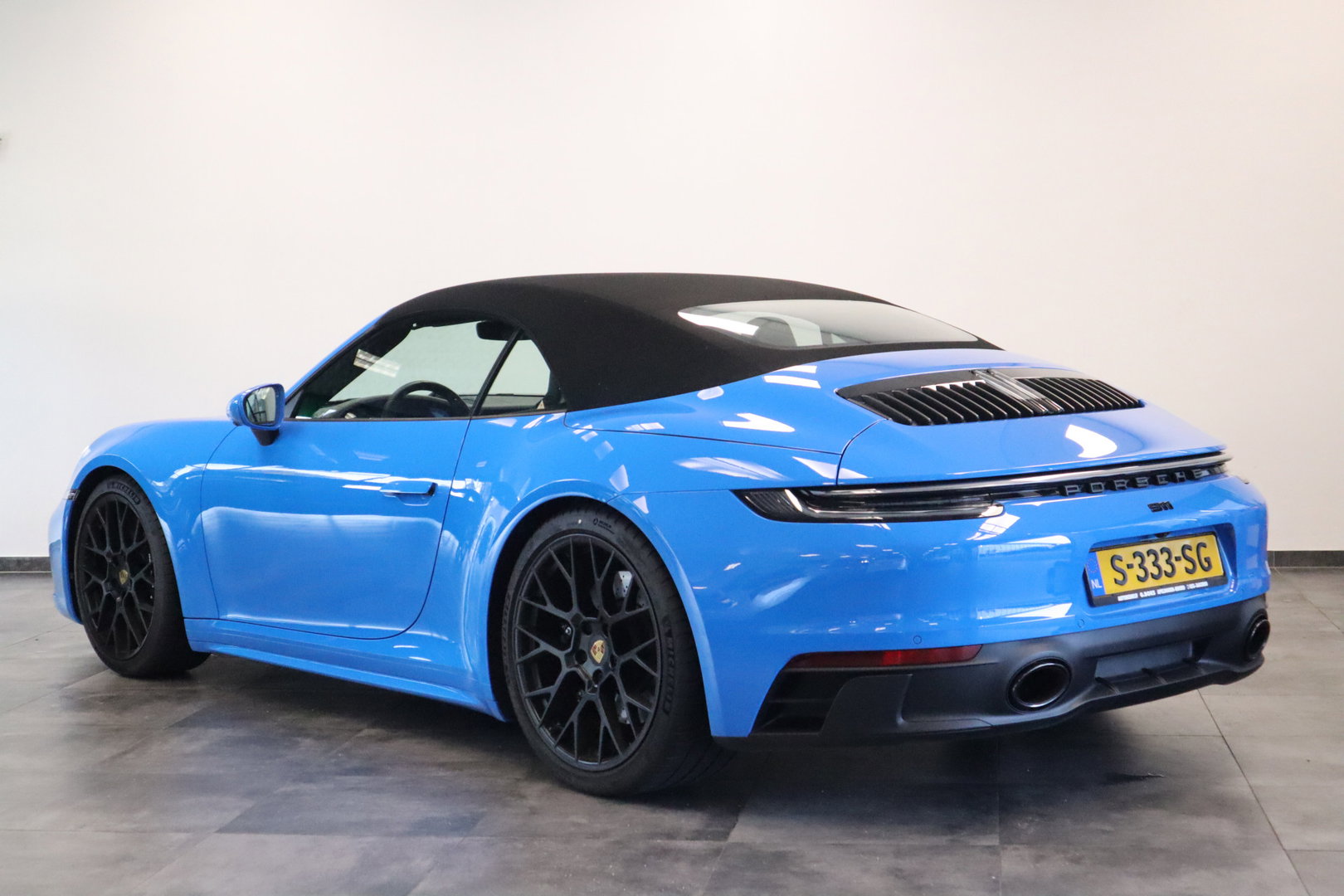 Porsche 911 Cabrio 3.0 Carrera 4 GTS Sport Chrono X- Sight NL Auto 480PK! Shark blue Dealer onderhouden 24 Maanden garantie* (Vraag naar de voorwaarden)
