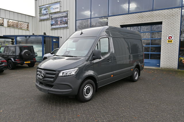 Mercedes-Benz eSprinter - 320 L2H2 Select 81kWh Reikwijdte 257km volgens WLTP Snellader, Distronic, Trekhaak, Etc.