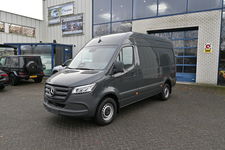 Mercedes-Benz eSprinter - 320 L2H2 Select 81kWh Reikwijdte 257km volgens WLTP Snellader, Distronic, Trekhaak, Etc.