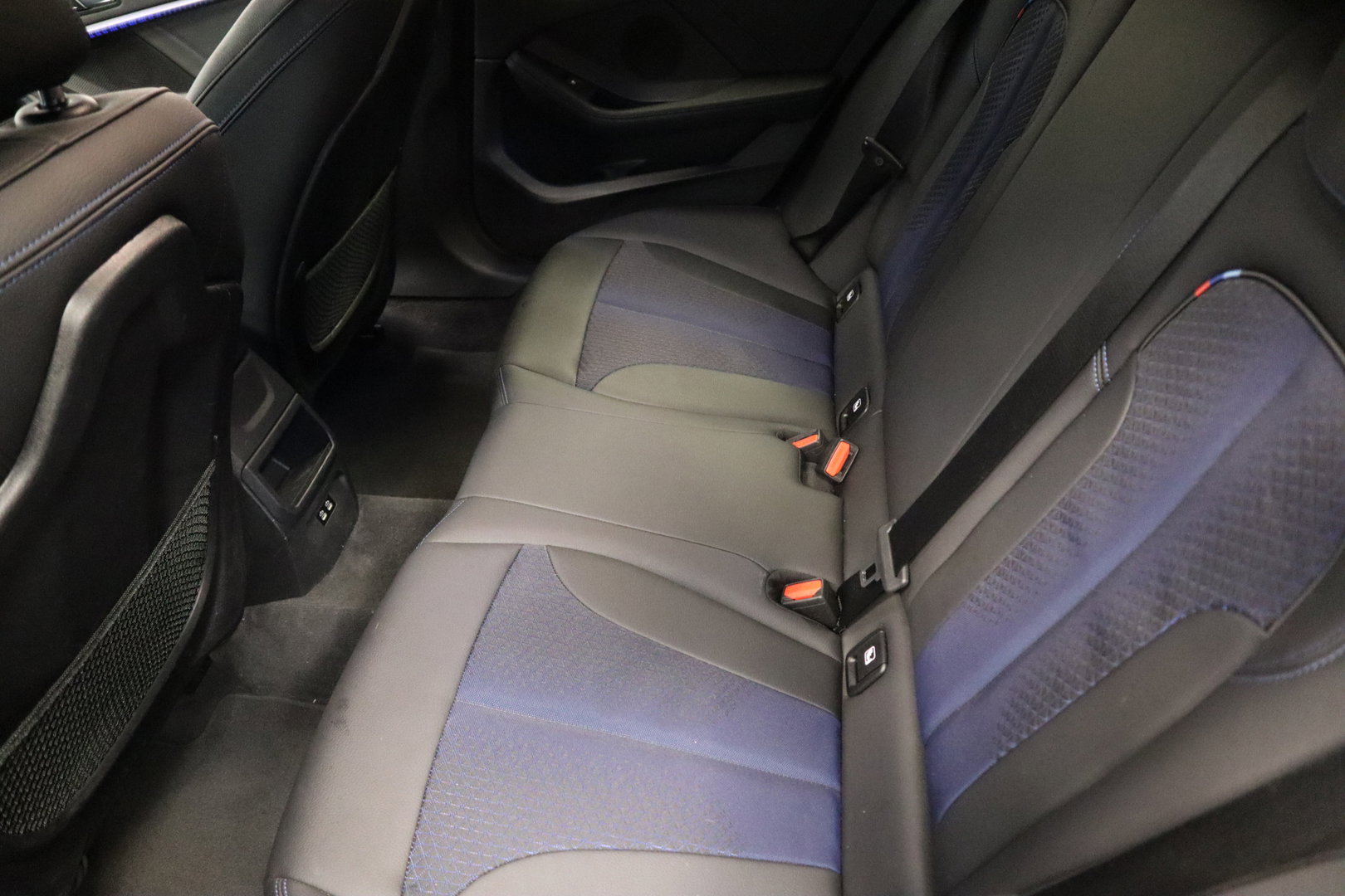 BMW 1 Serie 120i M-Sport Navigatie Full-led 24 Maanden garantie* (Vraag naar de voorwaarden)