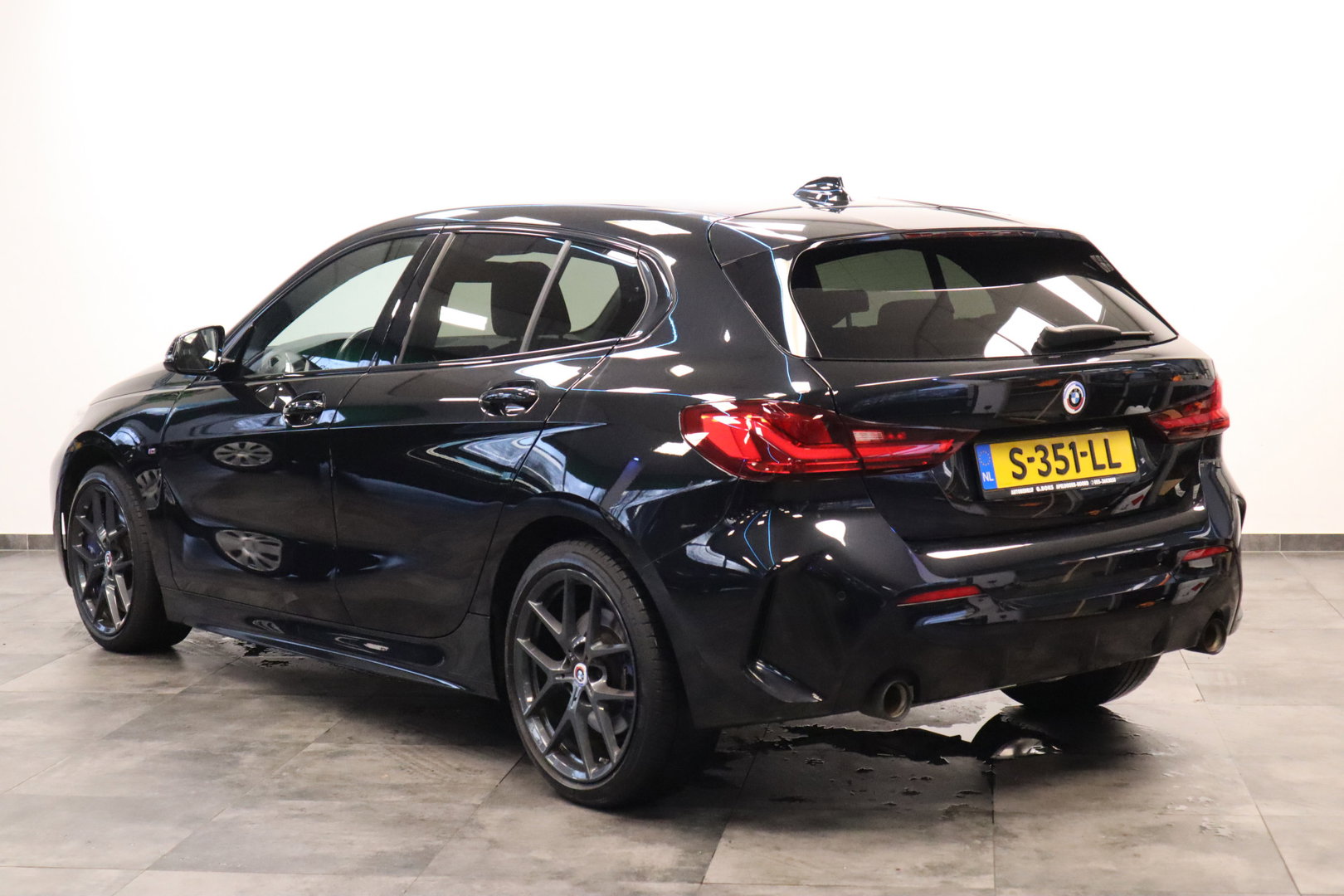 BMW 1 Serie 120i M-Sport Navigatie Full-led 24 Maanden garantie* (Vraag naar de voorwaarden)