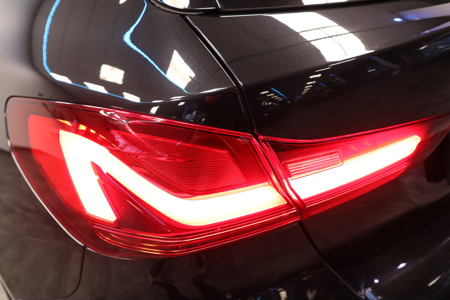 BMW 1 Serie 120i M-Sport Navigatie Full-led 24 Maanden garantie* (Vraag naar de voorwaarden)