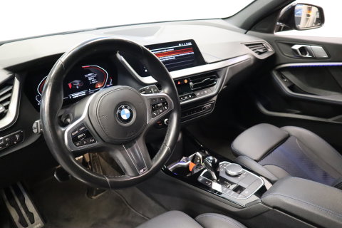 BMW 1 Serie 120i M-Sport Navigatie Full-led 24 Maanden garantie* (Vraag naar de voorwaarden)
