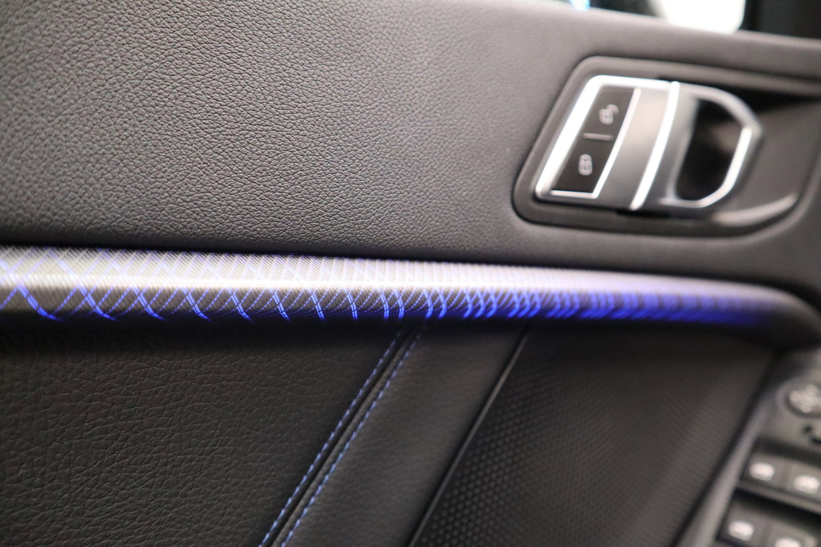 BMW 1 Serie 120i M-Sport Navigatie Full-led 24 Maanden garantie* (Vraag naar de voorwaarden)