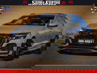 Audi RSQ8 - RSQ8 600PK 4.0 TFSI | MATT OLIVE GREEN | QUATTRO | MEGA VOLLE RSQ8 | BANG & OLUFSEN | HUD | 4 WIELBESTURING | 23 INCH AUDI SPORT WHEELS | RS BEKLEDING ZWART | PANO | SOFTCLOSE | De Lamborghini Urus en Audi RS Q8 zijn beide supersnelle SUV's met dezelfde b