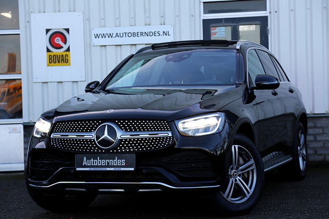Mercedes-Benz GLC - 300e 4MATIC AMG Plug in hybride*Perfect MB Onderh.*1ste Eig.*Pano/Massage/ACC/Treeplanken/Memorie/LED/Diamond Grille/Sfeer/Standkachel/Stoelverw./Dodehoek/Rijstrook/Camera/VOL*