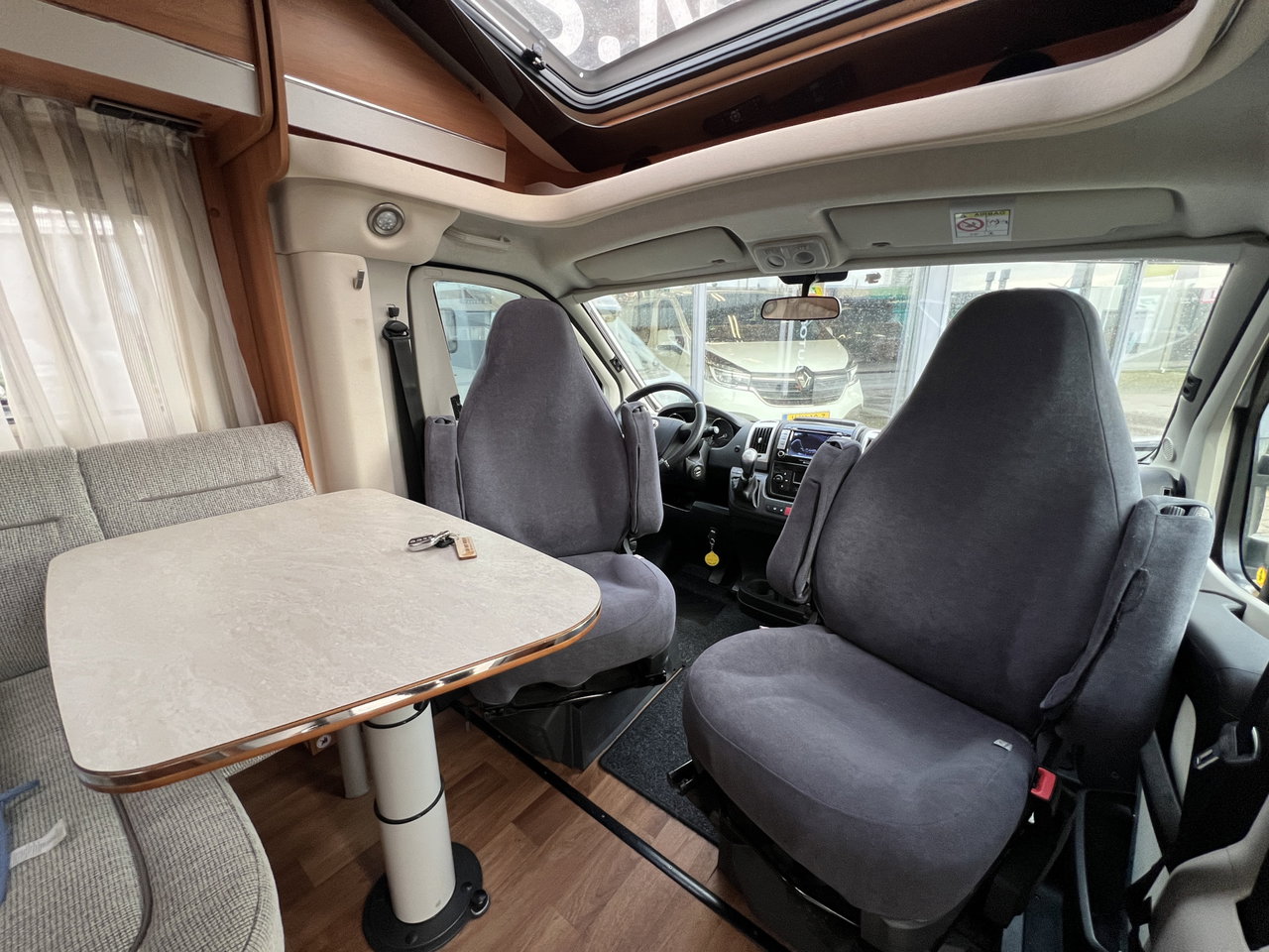 Hymer T 568 SL TRAMP Automaat / Lengte bedden