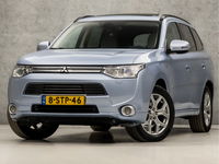 Mitsubishi Outlander - 2.0 PHEV Deluxe 203Pk (SCHUIFDAK, NAVIGATIE, CAMERA, LEDER, STOELVERWARMING, ADAPTIVE CRUISE, GETINT GLAS, STANDKACHEL, KEYLESS, LANE ASSIST, NIEUWSTAAT)