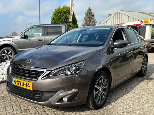 Peugeot 308 - 1.6 Benzine 2014 5-Deurs Xenon / LED Panorama