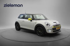 MINI Electric - Cooper Essential 33 kWh - Carplay, Navi, Half Leer, Camera, Stoelverw. SOH 96%