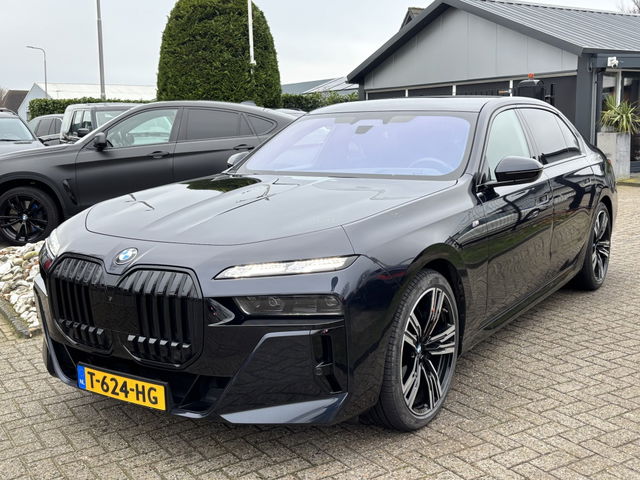 BMW 7 Serie - 740D X-Drive 2023 NL Auto BTW Theatre Screen VOL
