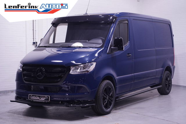 Mercedes-Benz Sprinter - 215 CDI 150 pk L2H1 Black&Blue Edition 18' LMV Airco, Zwarte Grille + Spiegelkappen, Zonneklep, 2-Zits, Nieuw
