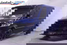 Mercedes-Benz Sprinter - 215 CDI 150 pk L2H1 Black&Blue Edition 18' LMV Airco, Zwarte Grille + Spiegelkappen, Zonneklep, 2-Zits, Nieuw