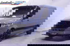 Mercedes-Benz Sprinter - 215 CDI 150 pk Black&Grey Edition L2H1 Airco, 18" LMV, Bumpers in Kleur, Zonneklep, Grille Zwart, 2-Zits