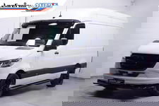 Mercedes-Benz Sprinter - 319 CDI V6 190 pk Black&White Edition Aut. L2H2 Camera, 18" LMV, Apple Carplay, Laadruimte Pakket, Zwarte Grille 3-Zits