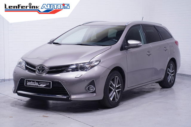 Toyota Auris - 1.6 First Edition camera private glas lmv 16" stoelverwarming climate controle  voorstoelen verwarmd PDC v+a