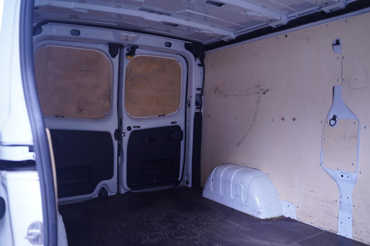 Nissan NV300