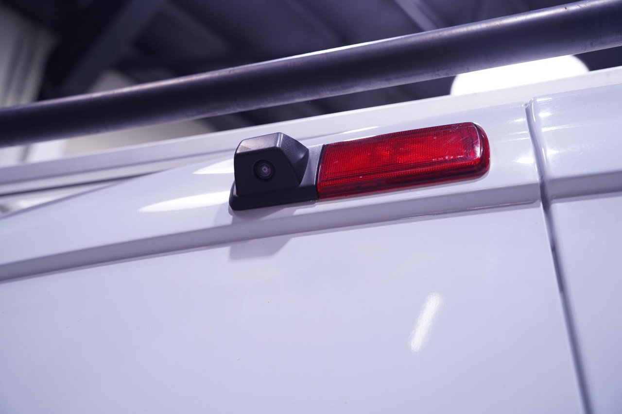 Nissan NV300