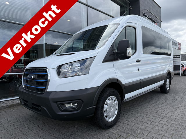 Ford E-Transit - Rolstoelbus / Personenbus 350 L2H2 Trend 68 kWh (Zo goed als nieuwe en volledig elektrische Rolstoelbus!)