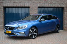 Volvo V60 - 2.0 T4 Automaat R-Design Sport | Schuifdak | Keyless | Standkachel | Camera | BLIS | Leder | NL-Auto