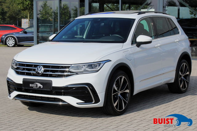 Volkswagen Tiguan - 1.4 TSI eHybrid R-Line 245pk PANO LEER IQ LIGHT TREKHAAK 20"