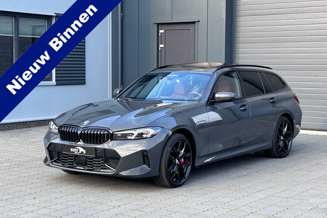 BMW 3 Serie - Touring 330e 293pk M-Sport PANO H/K HUD TREKHAAK LEER 19" MY2025!