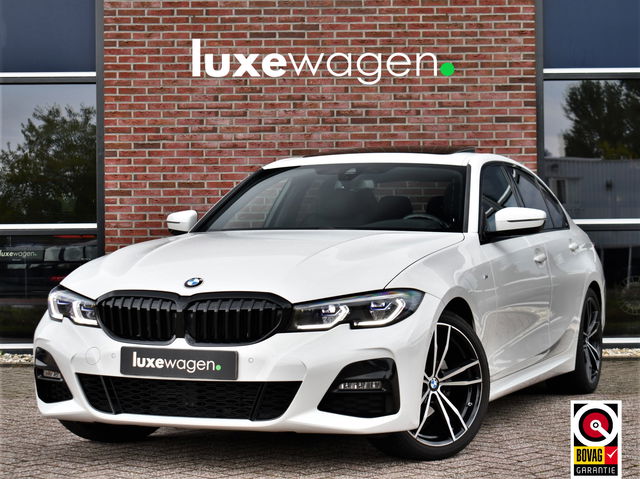 BMW 3 Serie - 320i M-Sport Pano 19inch Laser HiFi Shadowline