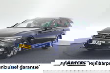 Volkswagen Passat - Variant 1.5 TSI R-Line Business + Trekhaak Camera Keyless Stoelverwarming Virtual Cockpit Navigatie