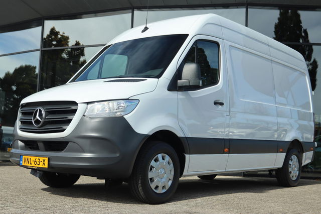 Mercedes-Benz Sprinter - 316 2.2 CDI L2H2 EURO 6 | CARPLAY | TREKHAAK 2800KG | CAMERA | 3-ZITS | LEDER | STOELVERWARMING