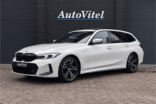 BMW 3 Serie - Touring 330e M-Sport | 19,5 kWh Accu | Panodak | Head-Up | Memory | Trekhaak | 360° Camera | Fabrieksgarantie