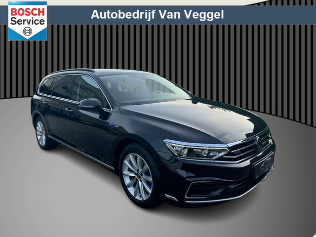 Volkswagen Passat - Variant 1.4 TSI PHEV GTE pano, trekhaak, camera, stoelverw