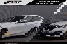 BMW 1 Serie - 118i Executive Sport Cruise, Afn.trekhaak, Stoelverwarming, PDC, Sfeer