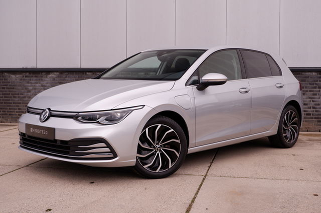 Volkswagen Golf - 1.4 eHybrid Style PHEV | Elek. Trekhaak | IQ-Light | Carplay | Memory | Navi | Sfeerverlichting