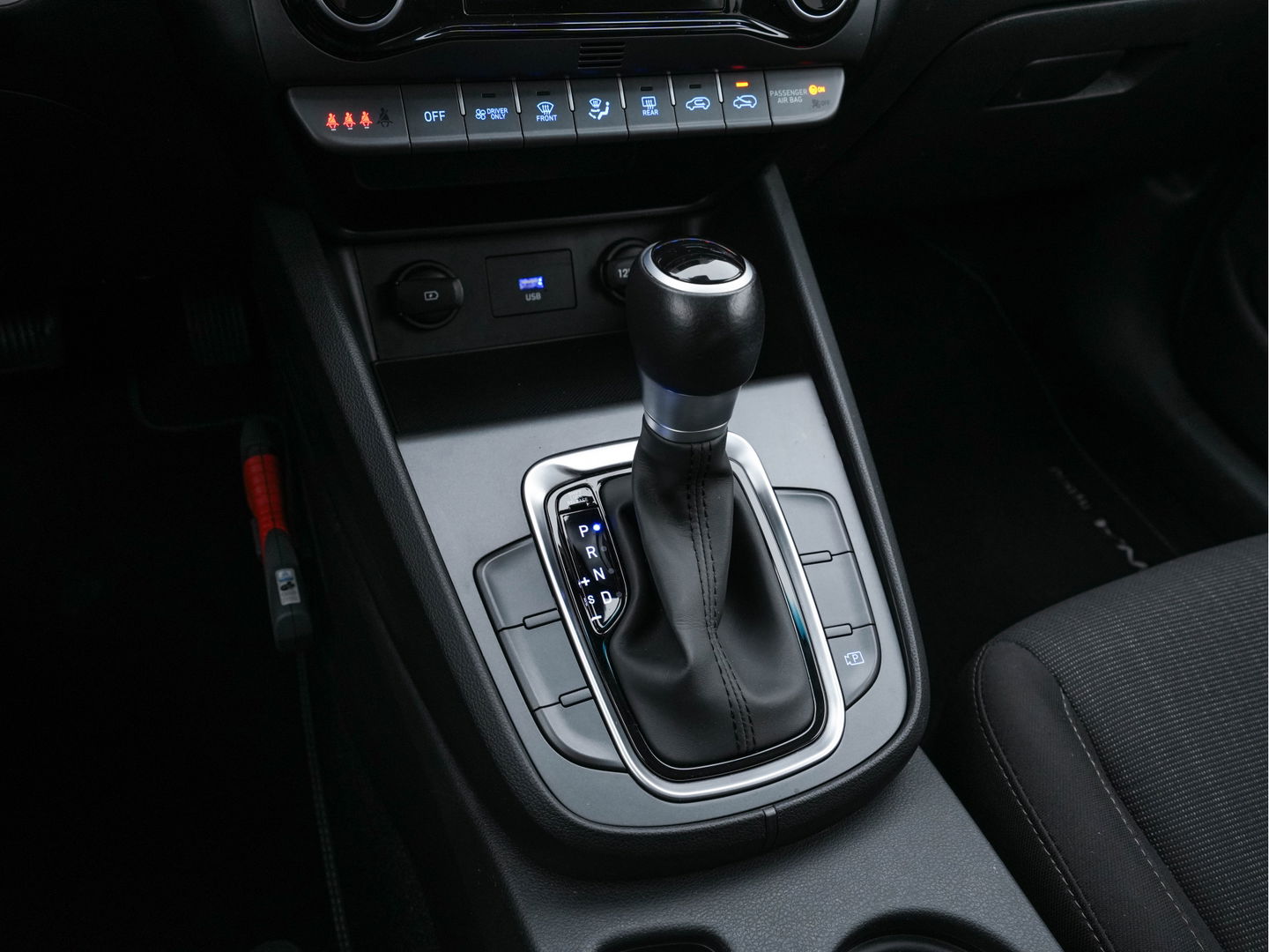 Hyundai KONA 1.6 GDI HEV Fashion (INCL-BTW) Aut. *NAVI-FULLMAP | DIGI-COCKPIT | FULL-LED | KEYLESS | CAMERA | HEAD-UP | SHIFT-PADDLES | DAB | COMFORT-SEATS | PRIVACY-GLASS | TOWBAR | 16 "ALU*